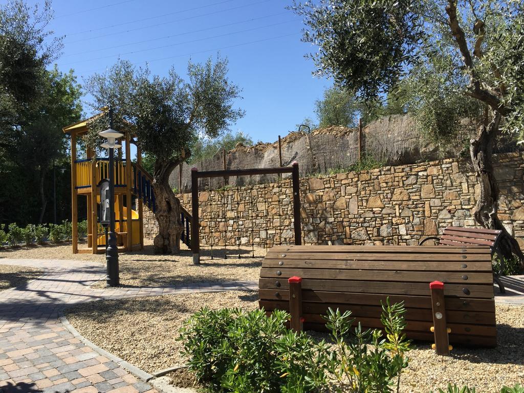 Camping Edy Diano Marina Bagian luar foto