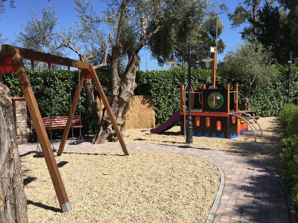 Camping Edy Diano Marina Bagian luar foto