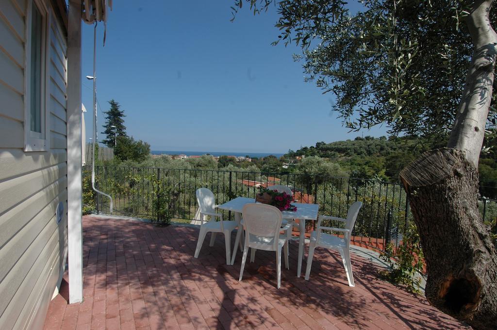 Camping Edy Diano Marina Bagian luar foto