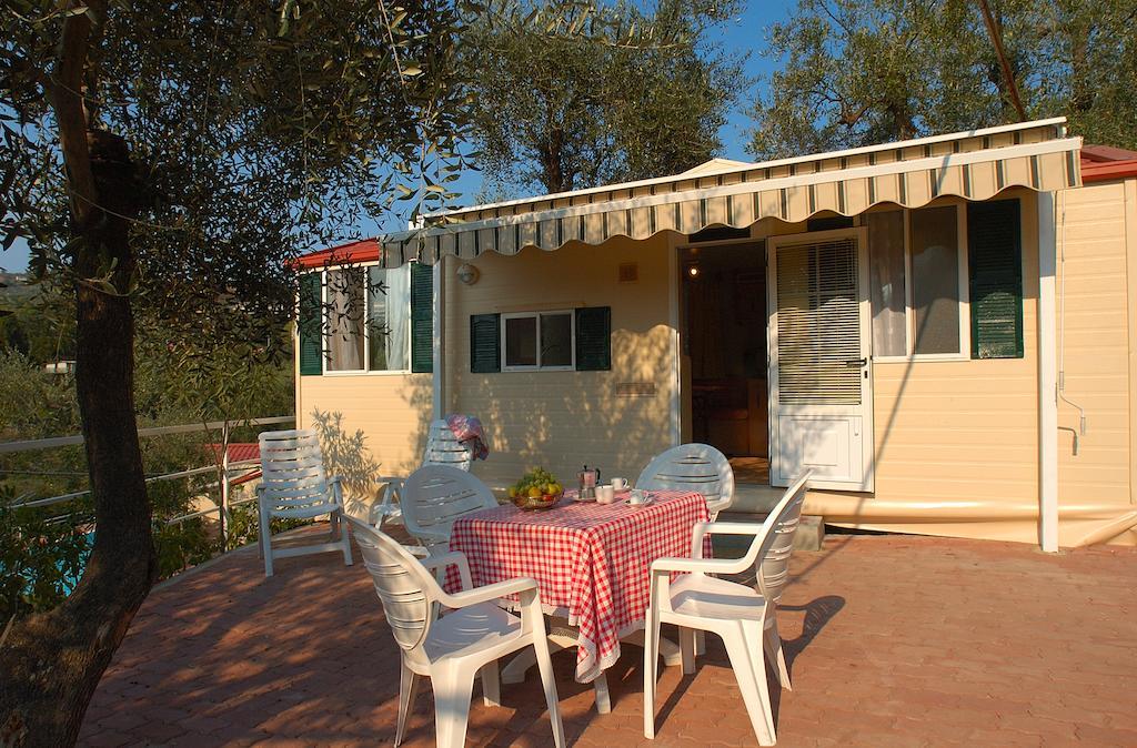 Camping Edy Diano Marina Bagian luar foto
