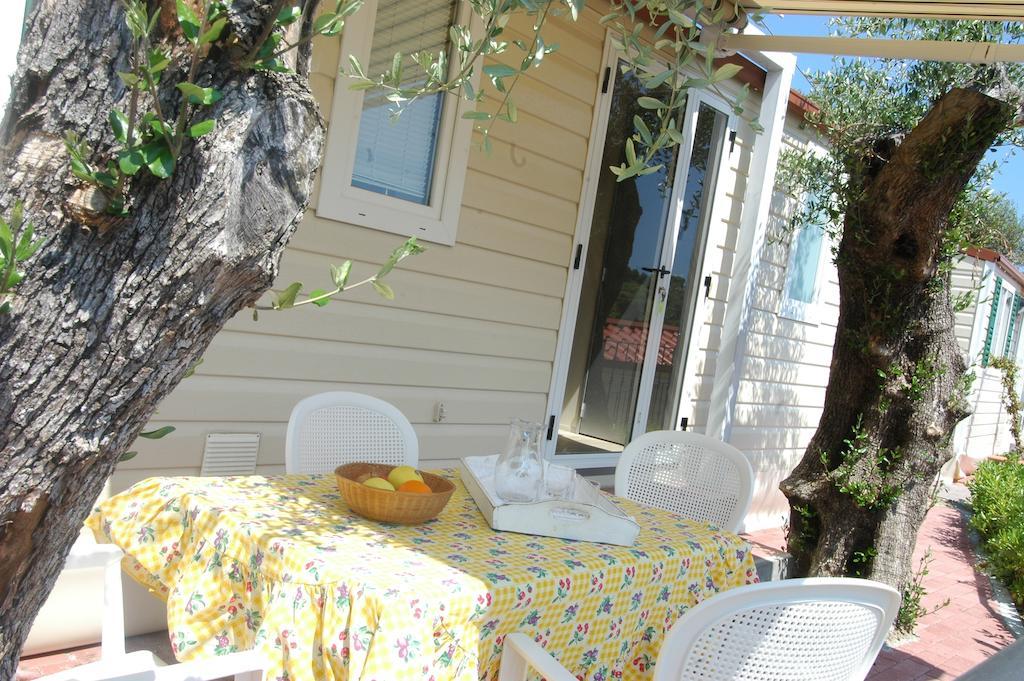 Camping Edy Diano Marina Bagian luar foto