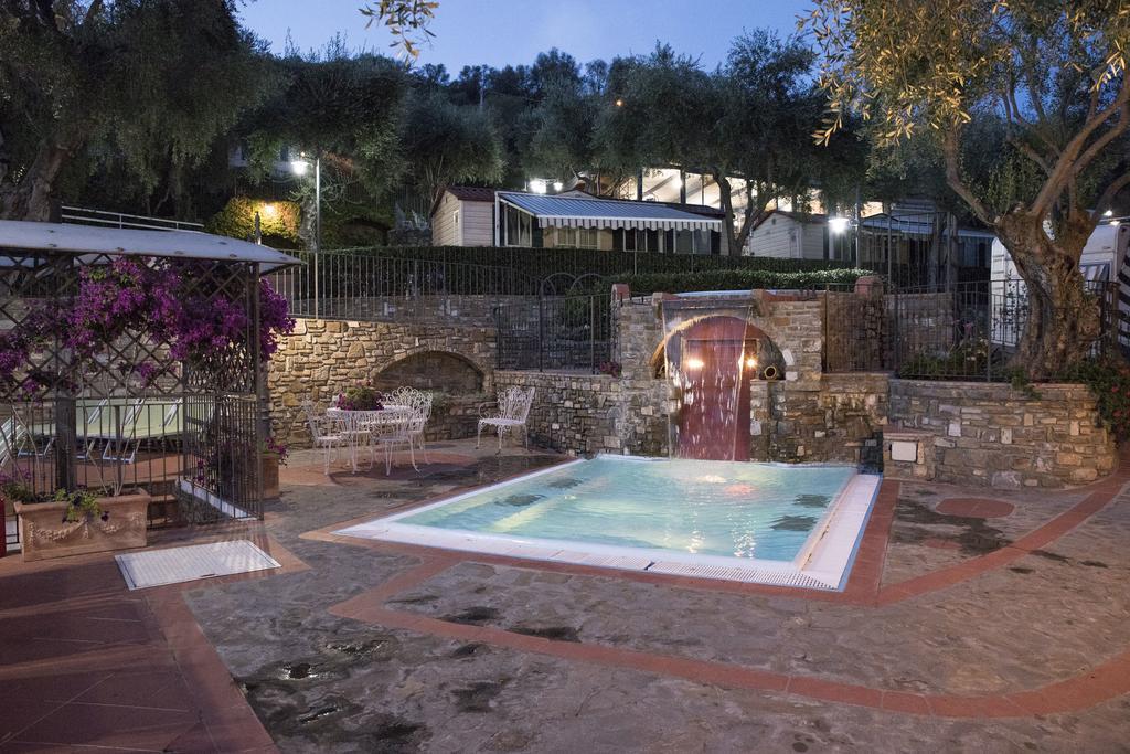 Camping Edy Diano Marina Bagian luar foto